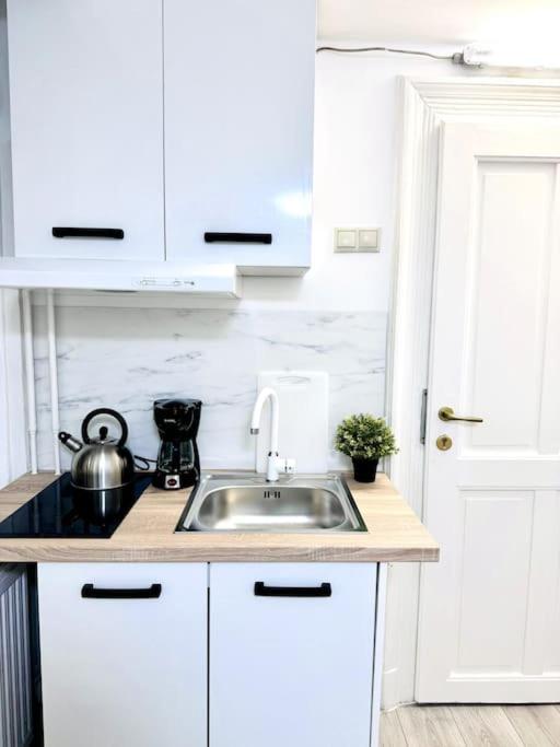 L2 City Centre Loft With Ac Будапеща Екстериор снимка